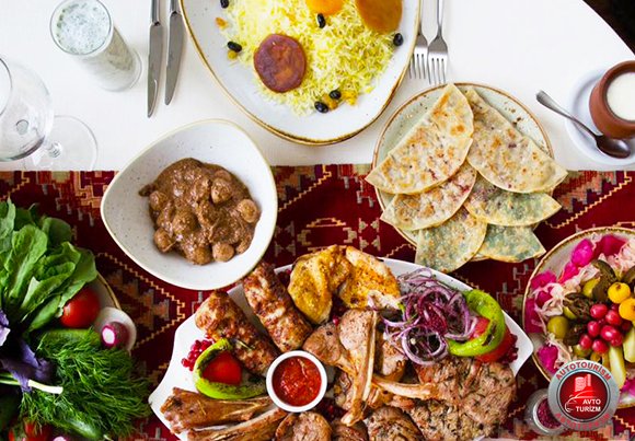 Разнообразная и самобытная кухня Азербайджана